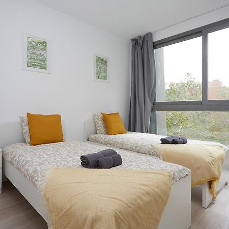Three Bedroom Two Bathroom Apartment Close To Beach Барселона Екстериор снимка