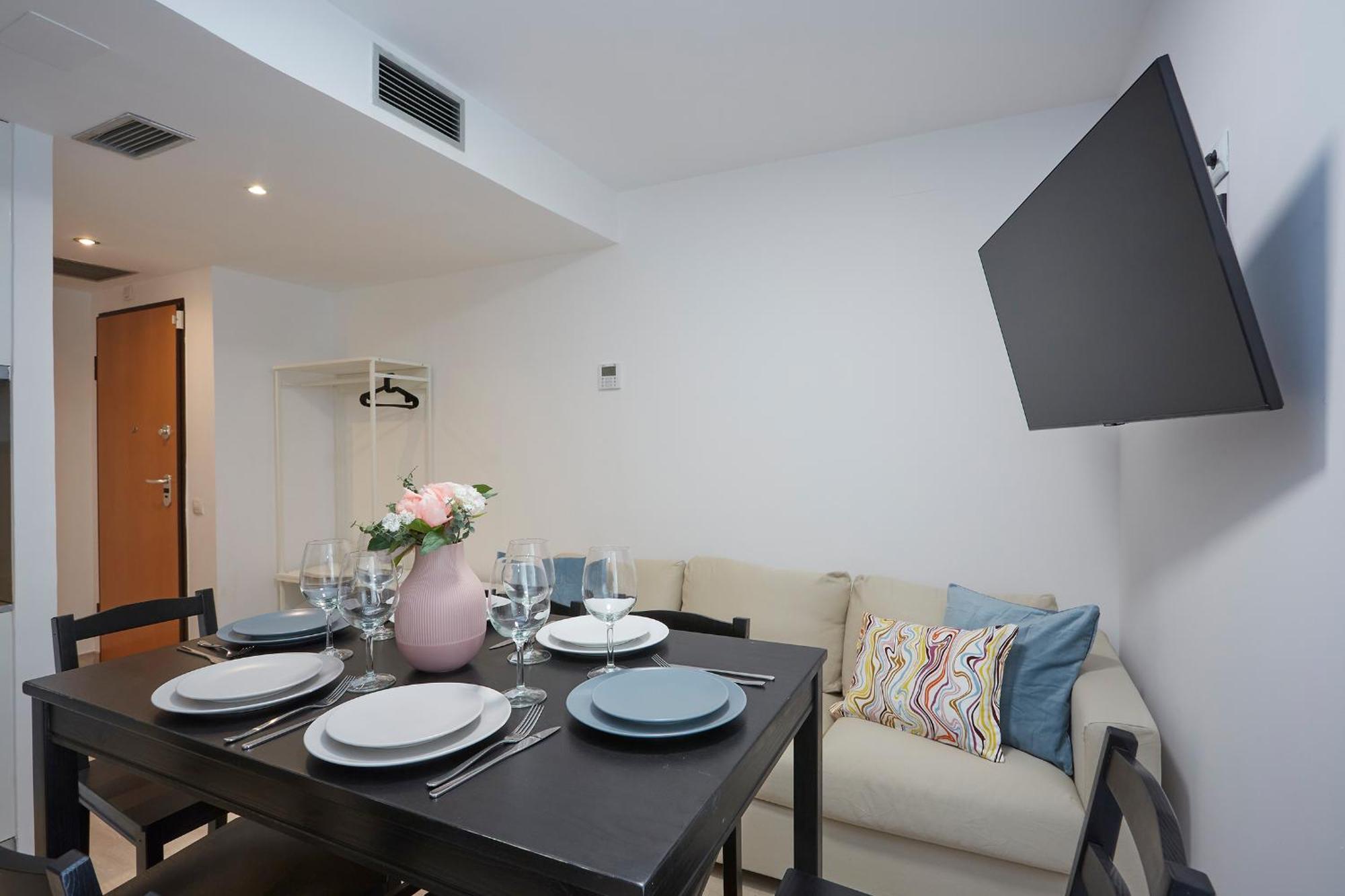 Three Bedroom Two Bathroom Apartment Close To Beach Барселона Екстериор снимка