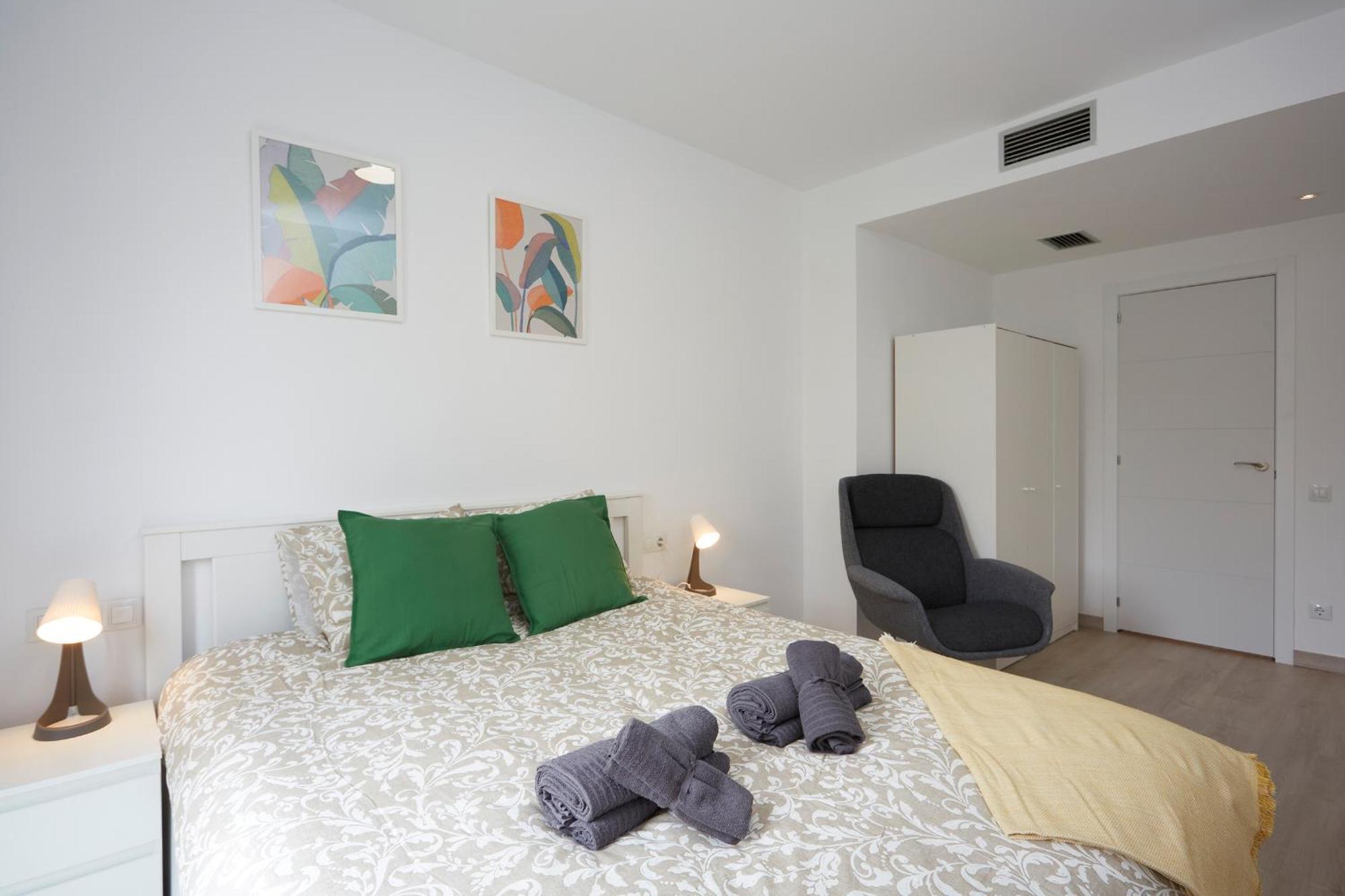 Three Bedroom Two Bathroom Apartment Close To Beach Барселона Екстериор снимка