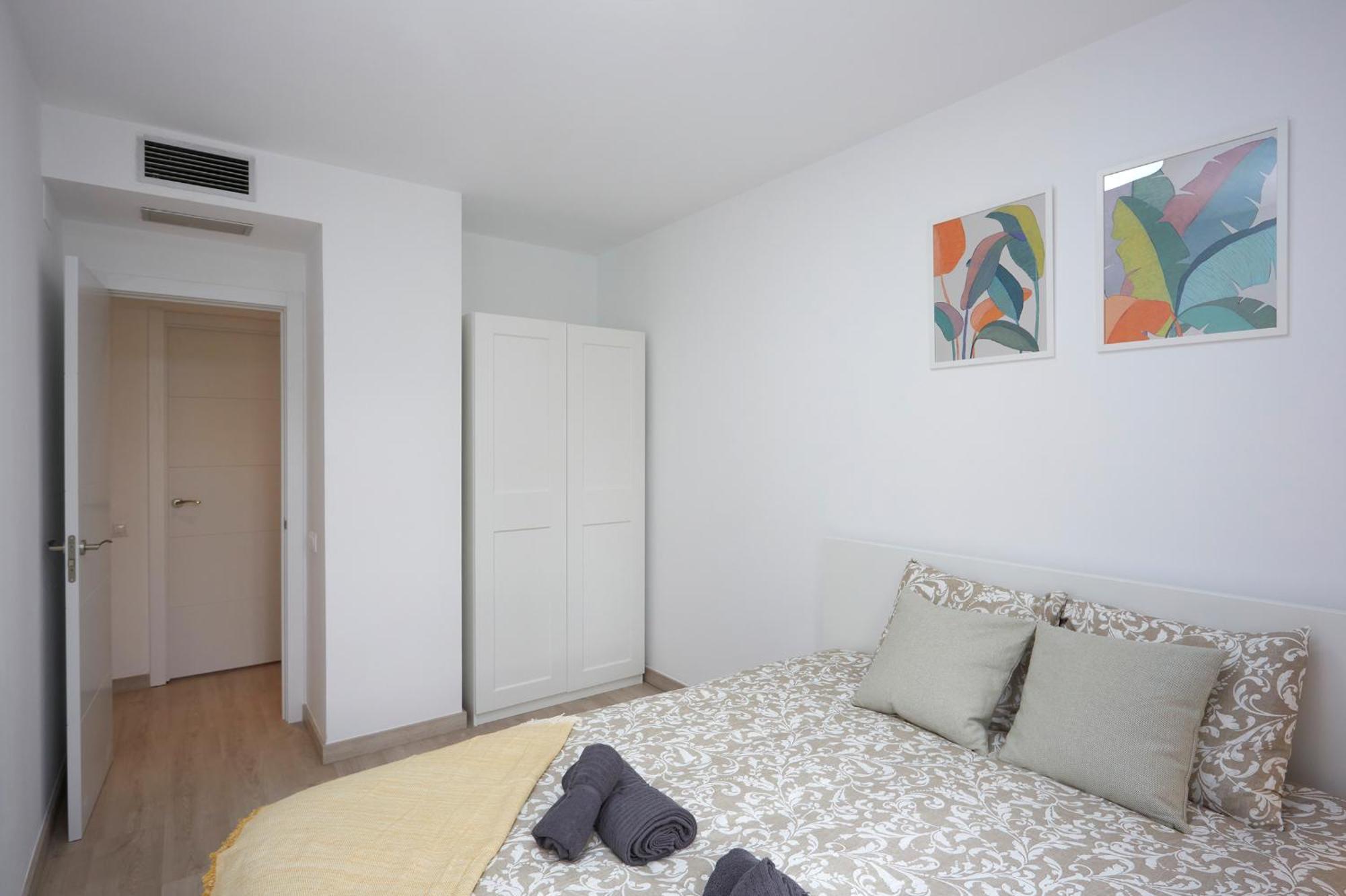 Three Bedroom Two Bathroom Apartment Close To Beach Барселона Екстериор снимка