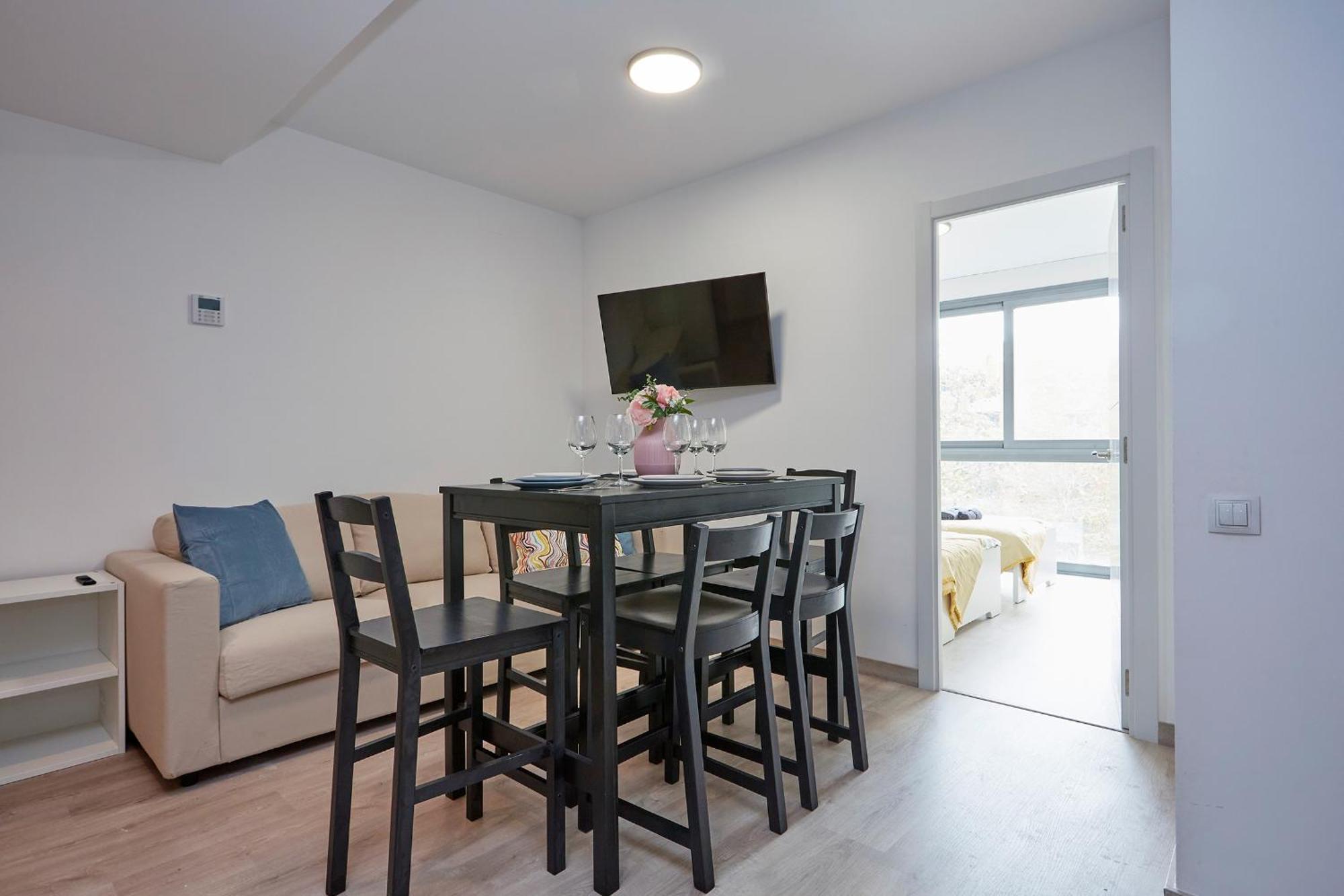 Three Bedroom Two Bathroom Apartment Close To Beach Барселона Екстериор снимка