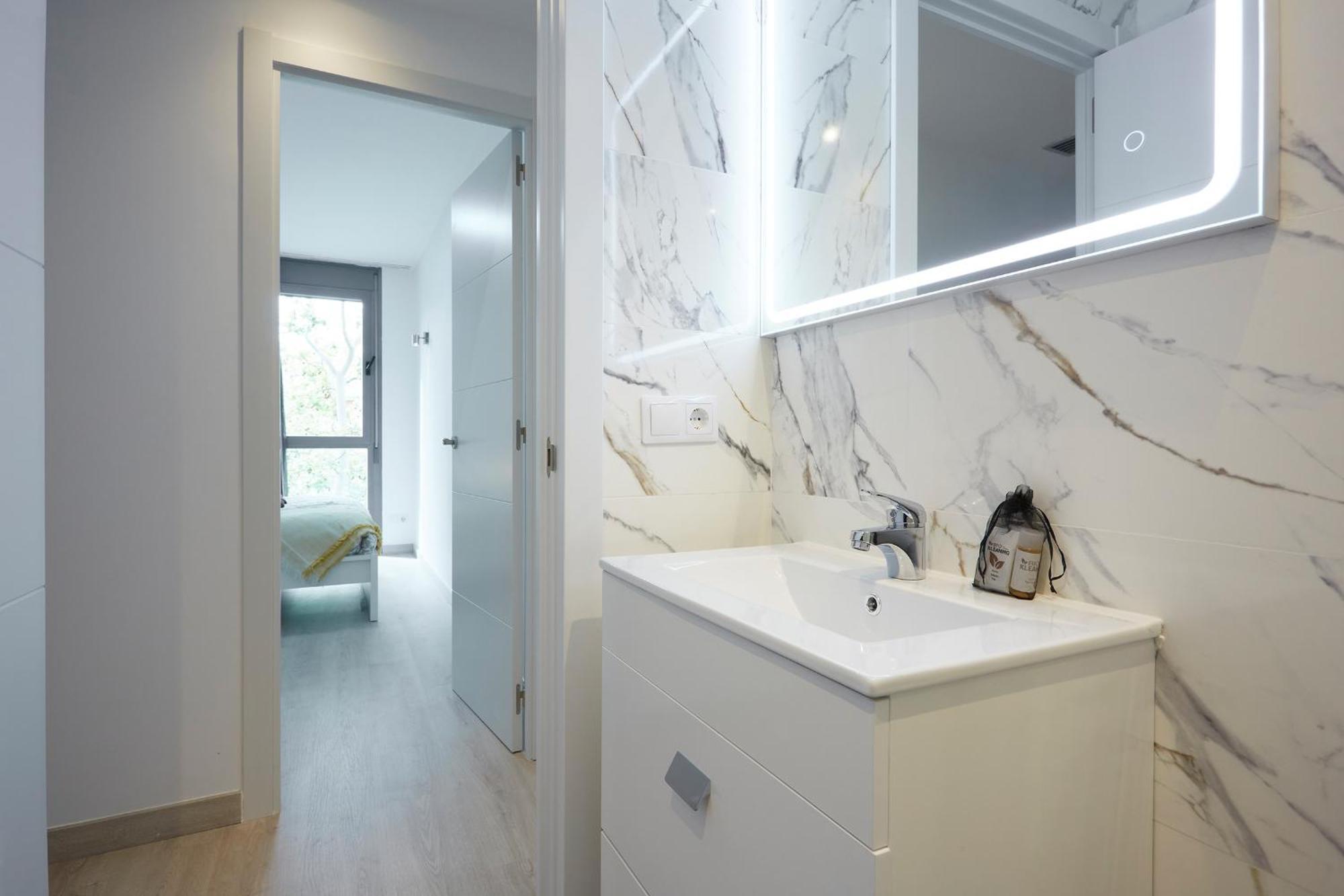 Three Bedroom Two Bathroom Apartment Close To Beach Барселона Екстериор снимка